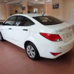 Compara Hyundai Solaris și Lada Priora 2016 scoate în evidență fotografie