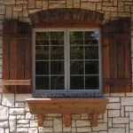 Jaluzelele de la ferestre în interiorul principalelor tipuri, modul de a face mâini propriile obloane decorative din lemn