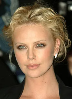 Tunsoare ca Charlize Theron, coafuri la modă scurt și feminin - 2013 fotografii