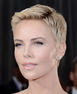 Hajvágás, mint Charlize Theron rövid és nőies, divatos frizurák 2013 - fotók