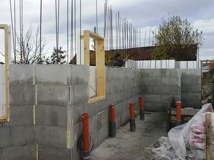 Az építkezés egy családi ház a Jekatyerinburg és Tyumen