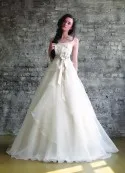 Esküvői ruha a menyasszony alacsony - a titkait szakemberek, esküvői szalon romantika