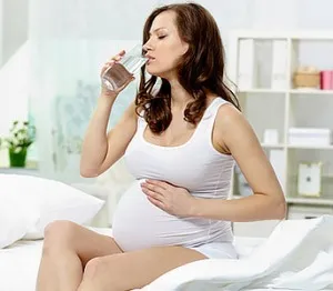 hányingert okoz (állandó mérgezés, terhesség), a kezelést
