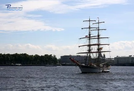 Три шведски крони на честването - червени платна, за плаването