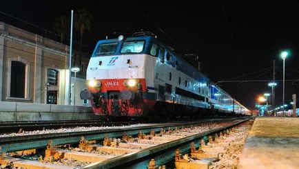 Италиански влак Trenitalia междуградски, frecciarossa, итало и intercitynotte