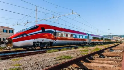 Италиански влак Trenitalia междуградски, frecciarossa, итало и intercitynotte