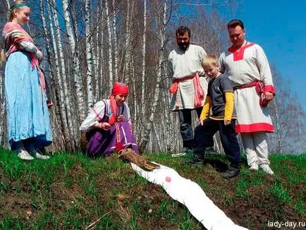 Сватба в червената хълма - признаци и ваканционни традиции