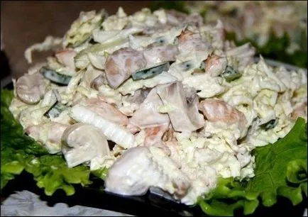 retete salata delicioasa cu varză chinezească și carne de pui afumat