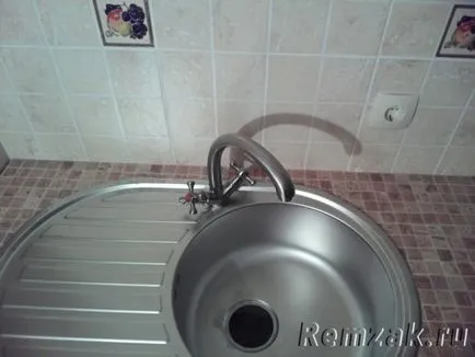Cseréje a csapot a konyhában, a fürdőszobában, a beszerelés költségét a keverő Moszkvában