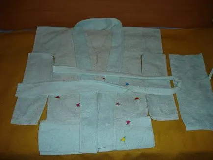 Детски халат от ненужни кърпи за баня 3 часа