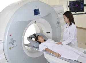 Как да се проведе мозъчна MRI, какво магнитен резонанс на главата, цената на ядрено-магнитен резонанс