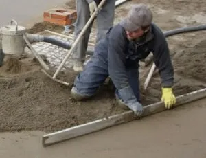 Hogyan, hogy összehangolják a padlót a kezüket (fa és beton padló a garázs és a lakás)