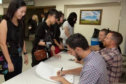 Așa cum am vizitat concertul Linkin Park si au luat autografe