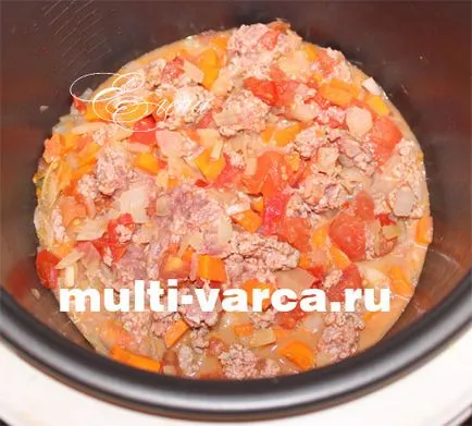 Cartofi cu carne tocată și roșii în multivarka