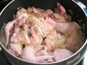 Пиле задушено с ориз и зеленчуци