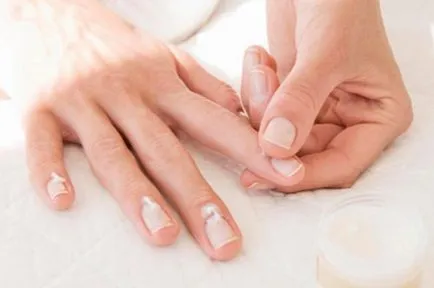 Összezúzás - kíméletes a bőr ápolására a kéz és a körmök