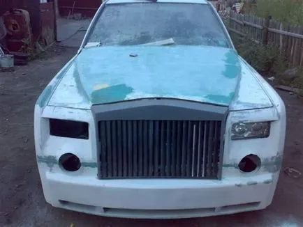 tip obișnuit a făcut Rolls-Royce a vechiului Mercedes în garajul său