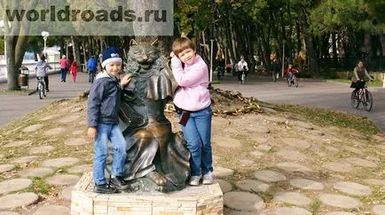 Monument „macska tudós” Gelendzhik, a világ útjain