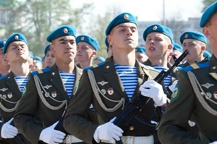 Miért ejtőernyősök napján Airborne fürödni szökőkutak hírek Tula és a régió