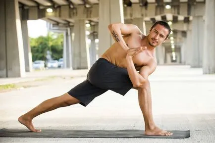 Защо мъжете правят йога полезно