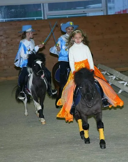 Pónilovaglás iskola póni gyerekeknek, gyermek lovas iskola, a gyerekek lovas iskola,