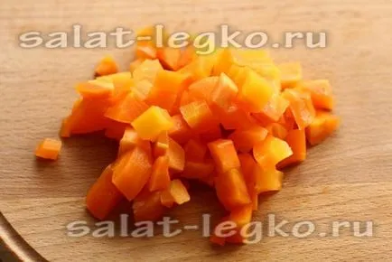 Saláta - tőke - csirkével és uborka recept egy fotó