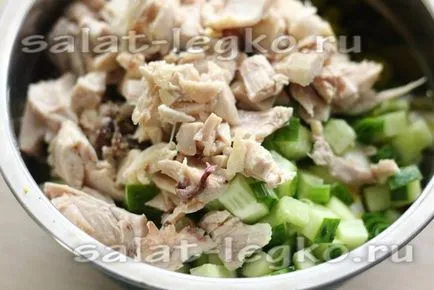 Saláta - tőke - csirkével és uborka recept egy fotó