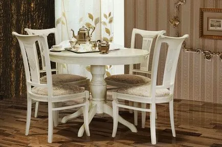 Столове за хола на меките столове с подлакътници Беларус, красива бяла стая в къщата, мебели