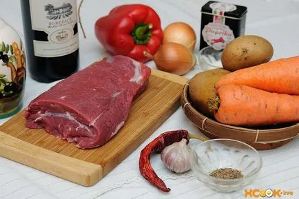 Gulyásleves magyar - egy klasszikus recept fotó elkészítése marhahús