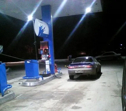 A fényképeket elvitték Omszk vezető egy benzinkút