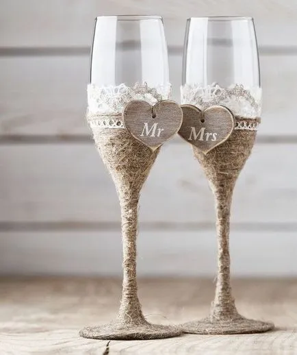 Esküvői poharak a kezüket