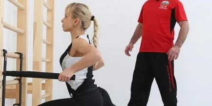 Упражнения по баровете на стена за жени, отслабване центрове, гърба и корема