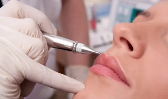 Lip увеличаване татуировка, тънкостите на процедурата