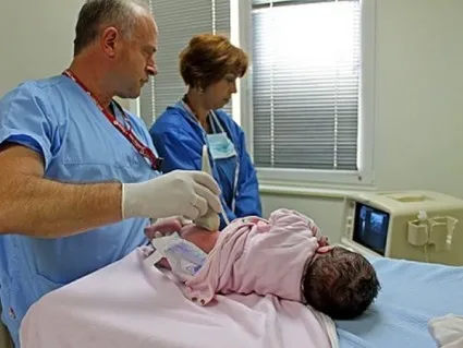 Узи бедрата на новородени бебета - защо не е необходимо да се страхуват от