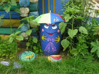 Vicces dekoráció kert, a ház közelében