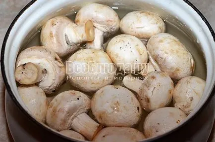 Fried gombák (csiperkegomba) a hússal, a recept lépésről lépésre fotók, minden étkezés