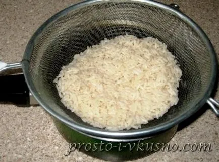 Zhiki darált hús és a rizs tejszínes mártással