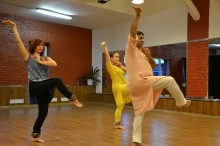 Guruji Ashwani Nigam jobb Vengriyanok indiai Kathak senki Európában tánc - Alkalmazások -