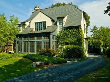 Casa în stil englezesc exterior și design de zonele suburbane din fotografie