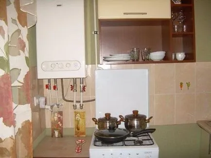 Кухня дизайн с индивидуален котел за отопление в ъгъла