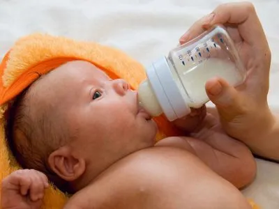 Хълцането при новородени след хранене какво да се прави, причините