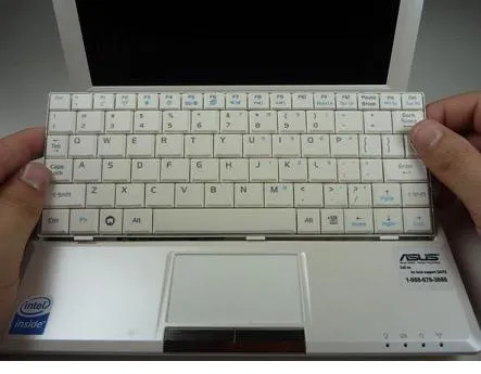 Cum să demontați laptop-ul Asus Eee PC 900 touchpad-ul de înlocuire, ecranul și camera web