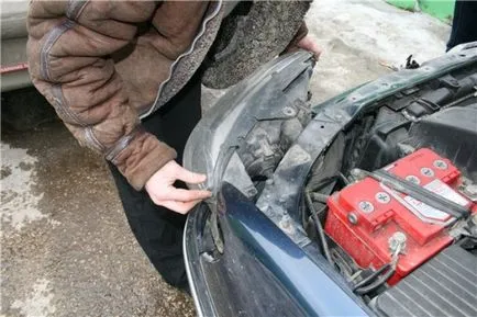 Как да премахнете и разглобявате светлините на Peugeot 406, предимствата на шофьор