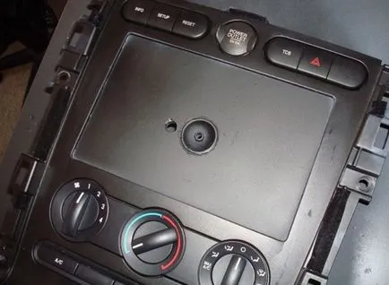 Cum se instalează și conectați tableta în mașină cu mâinile lor, în loc de radio,