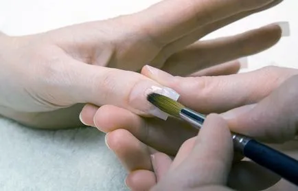 Корекция на нокти, притежаващи процедури за различни видове маникюр