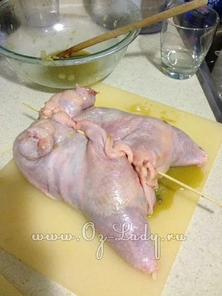 Пиле с плънка от гъби на фурна