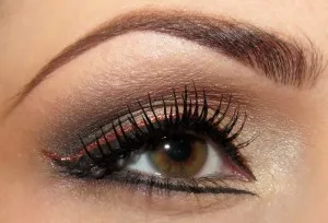 Cat eye make-up és lépésről lépésre fotók, te nem vagy egyedül