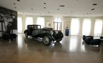 Автомобили Bugatti как и къде да се събират и луксозни коли