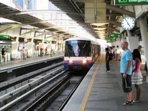 Cum se ajunge de la aeroport la Khao San Road (rutier san khao)