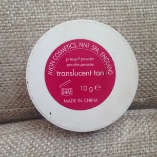 Recenzie negativă despre Compact Powder tendință de culoare avon (ton№27456 - sarut soare -)